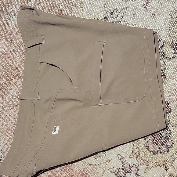The North Face Tan Women's Polyester Elastane Zip Front 5 Pocket Shorts - Size 6 - Picture 4 of 11